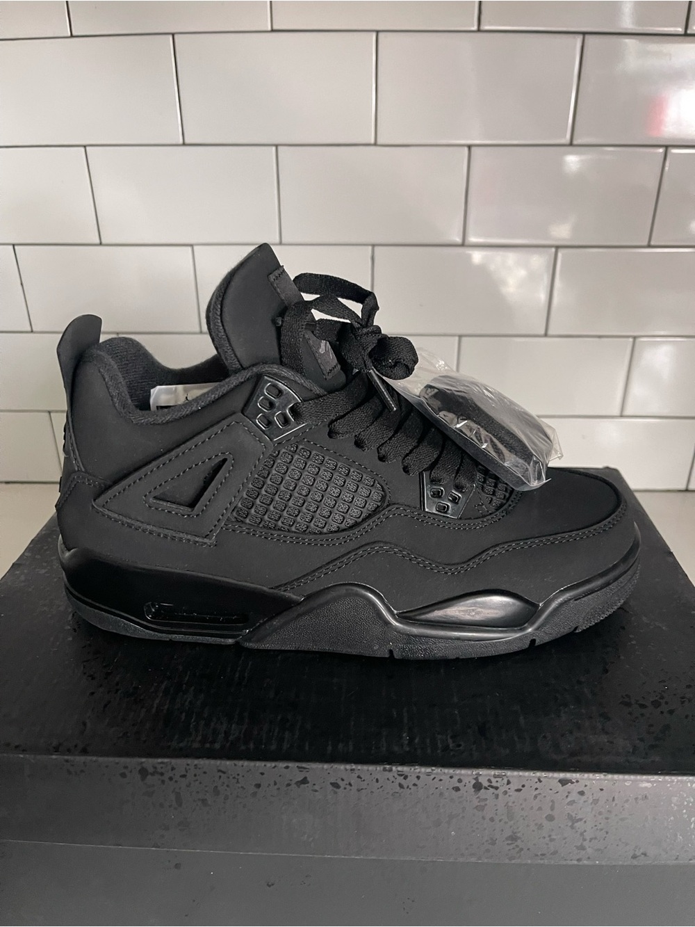 Men’s Retro 4 Black Cat Size 6.5.